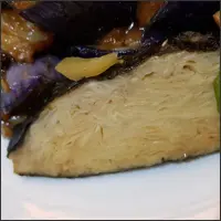 Vegan dish resembling fish, made from cabbage.
