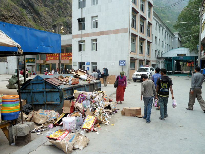 Between Old Tingri and the border to Nepal