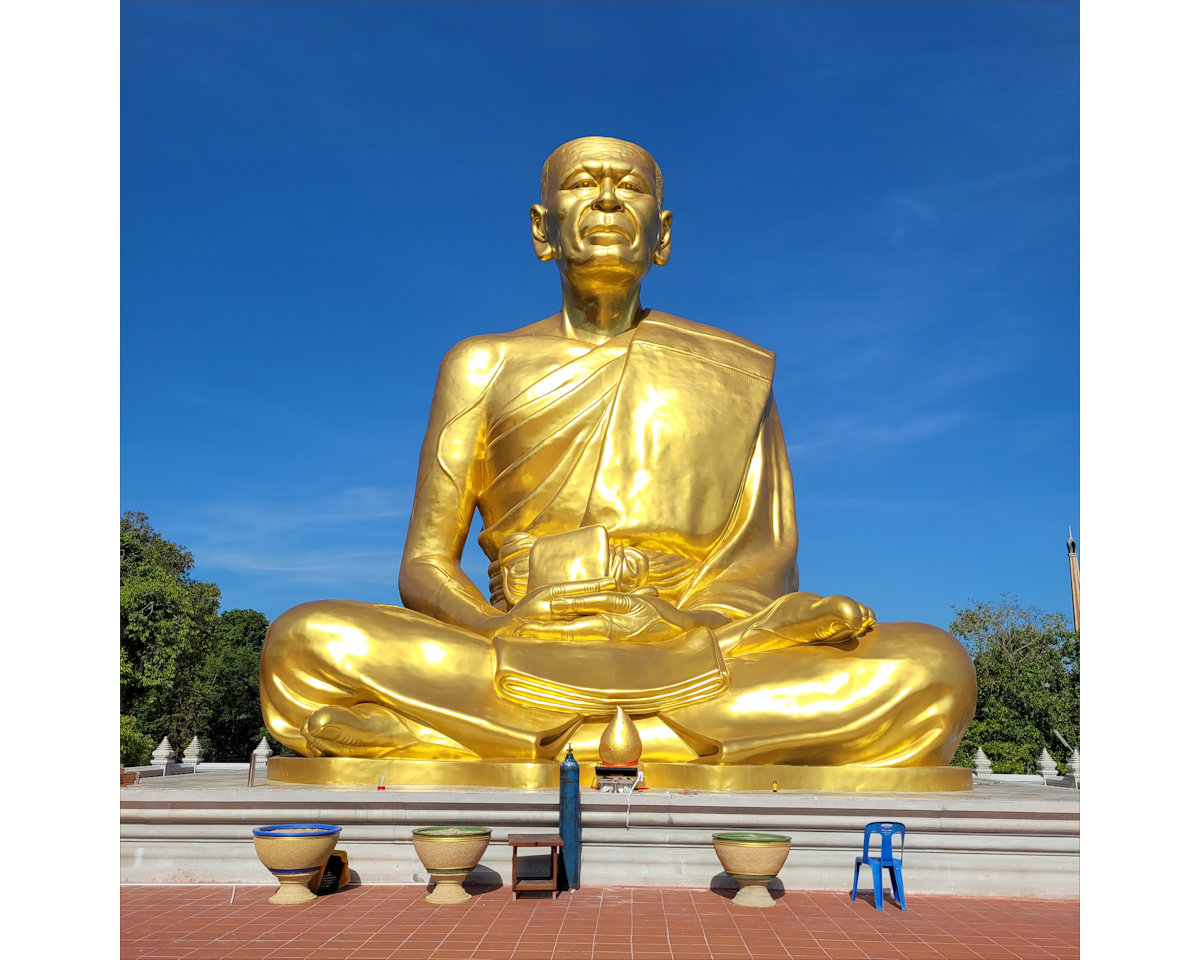 Wat Kohlak - humongous Buddha statue