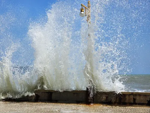Crashing waves