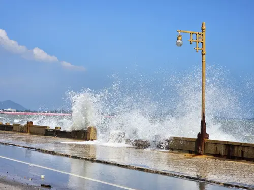Crashing waves