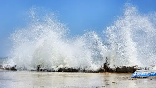 Crashing waves