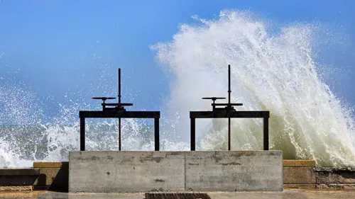 Crashing waves